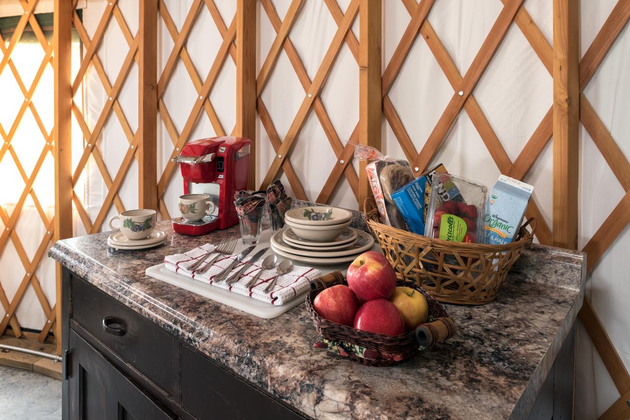 Yale Manor B&B & Yurt Glamping Kültér fotó