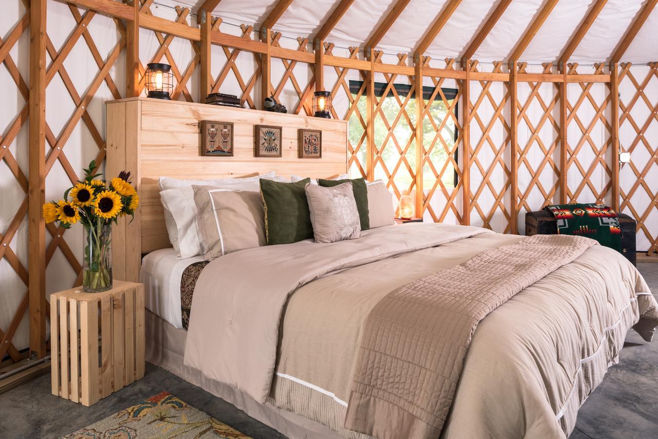 Yale Manor B&B & Yurt Glamping Kültér fotó