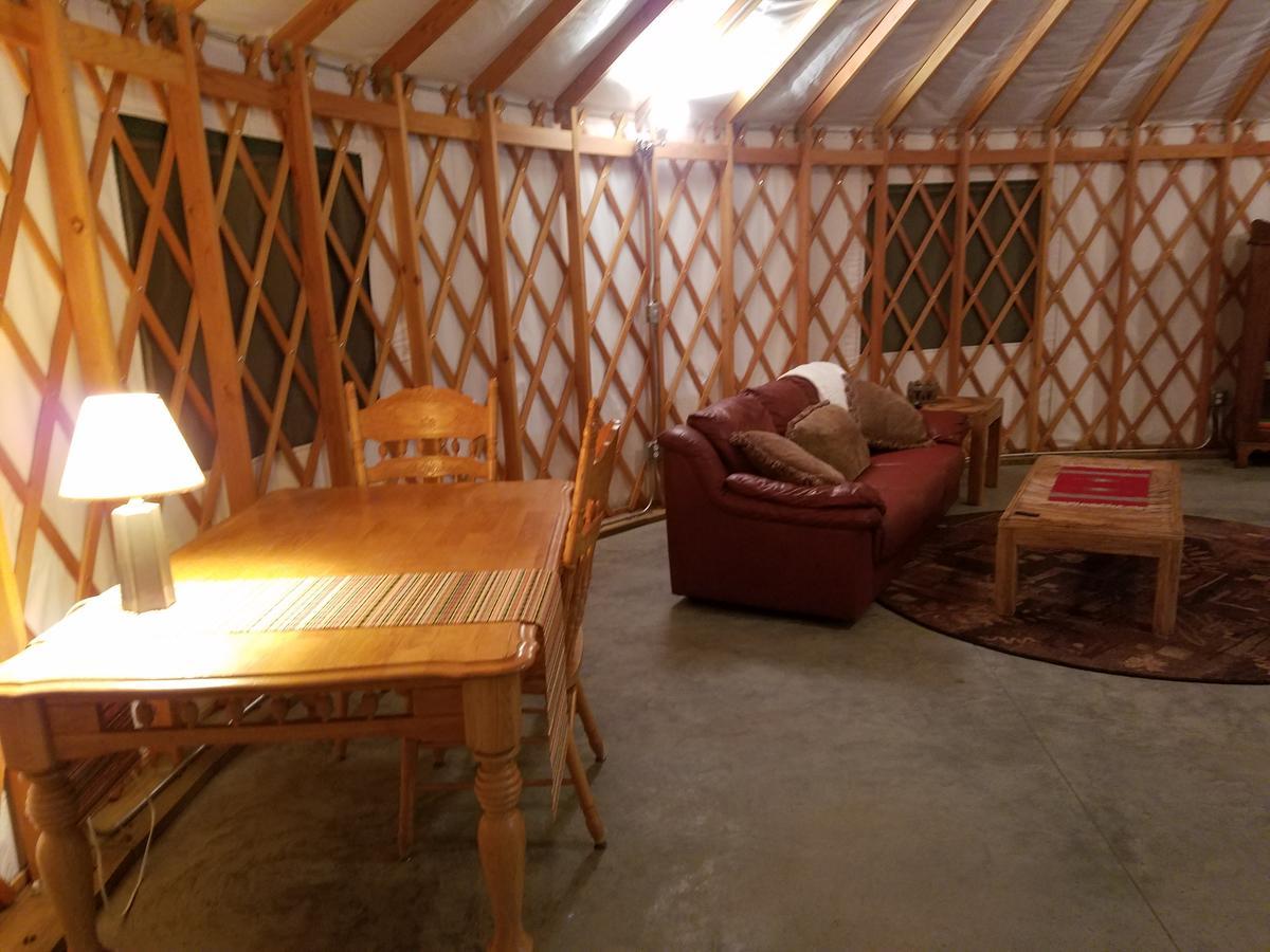 Yale Manor B&B & Yurt Glamping Kültér fotó