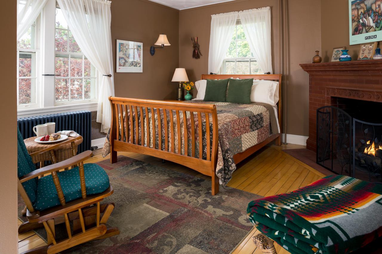 Yale Manor B&B & Yurt Glamping Kültér fotó