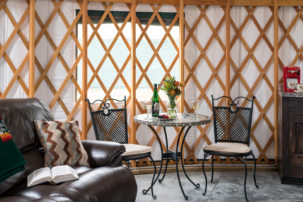 Yale Manor B&B & Yurt Glamping Kültér fotó