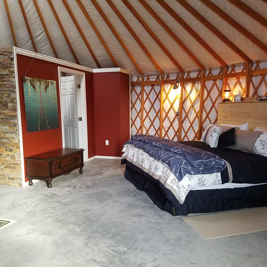 Yale Manor B&B & Yurt Glamping Kültér fotó